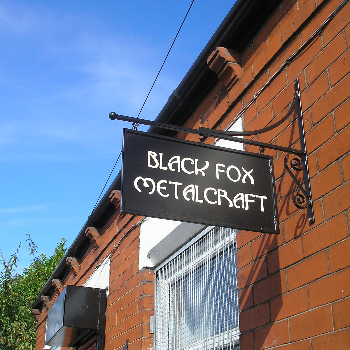 Hand Painted Hanging Sign – Black Fox Metalcraft Ltd